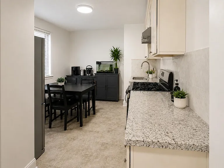73 Sanford Pl #2 — Photo 2