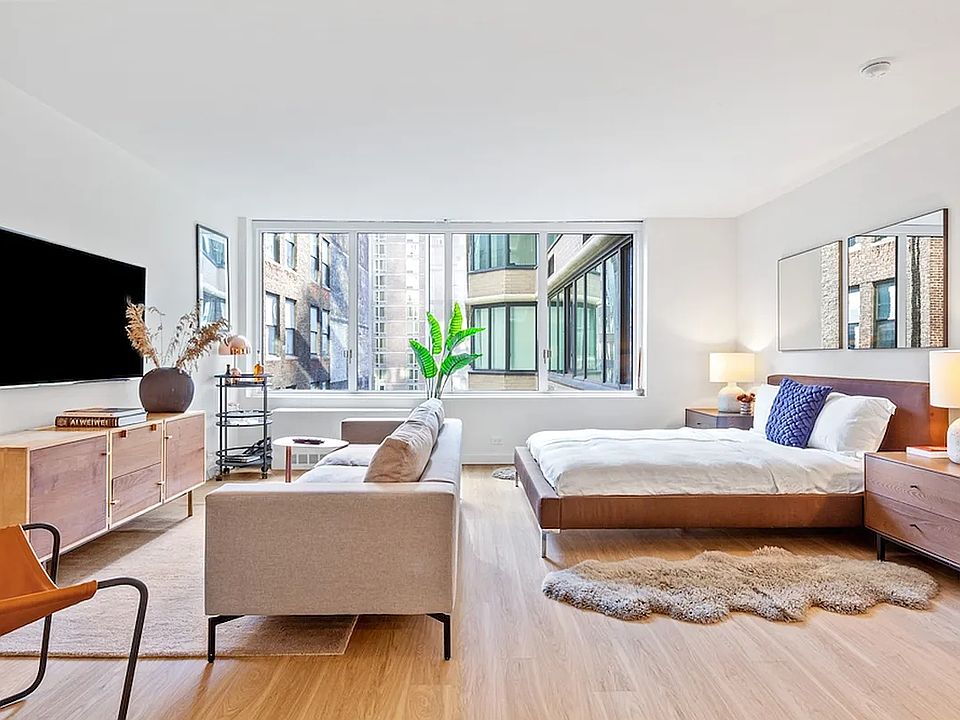 1st image of 70 W 37th St #520A