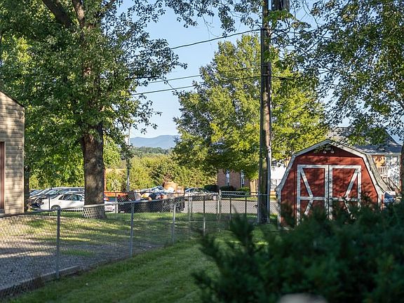 5th image of 21 Shen Valley Dr