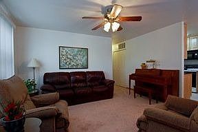 4th image of 782 Gloucester Dr