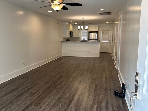 4th image of 95 Valley Dr #95