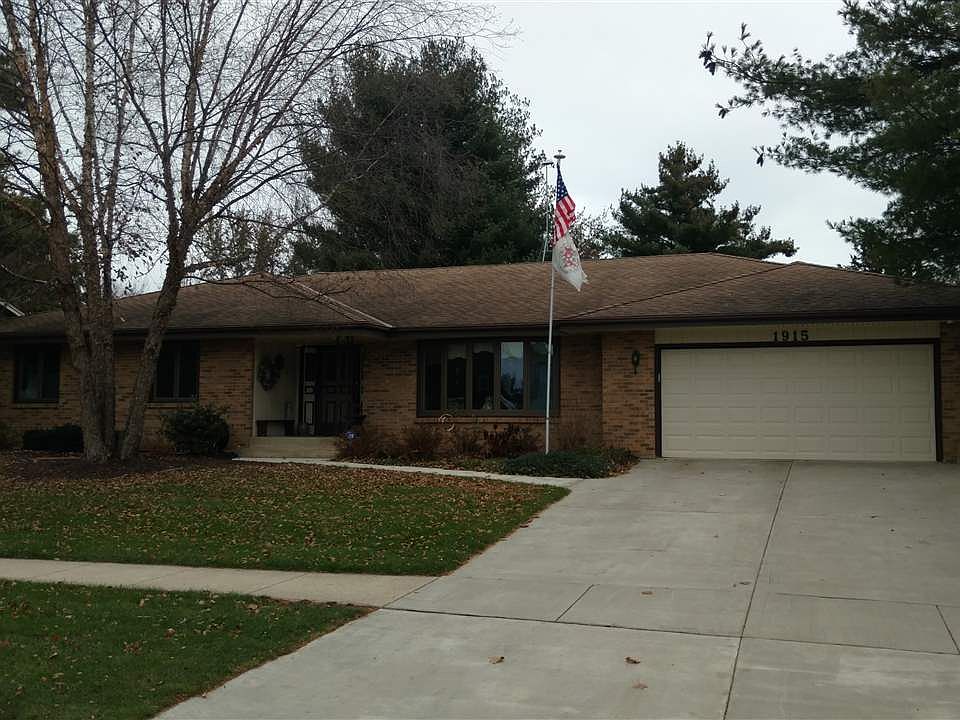 1st image of 1915 Sweetbriar Ln