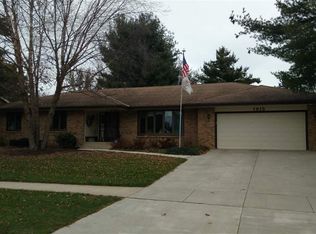 1915 Sweetbriar Ln, Rockford, IL 61107