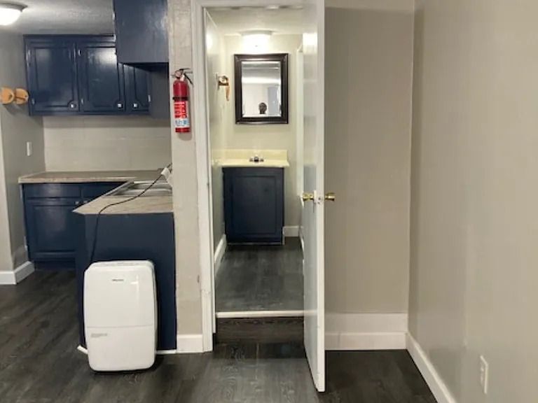 Bathroom From Entry Door_05122021