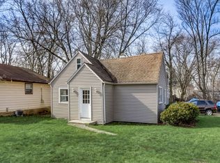 611 Golfview Dr, Round Lake Beach, IL 60073