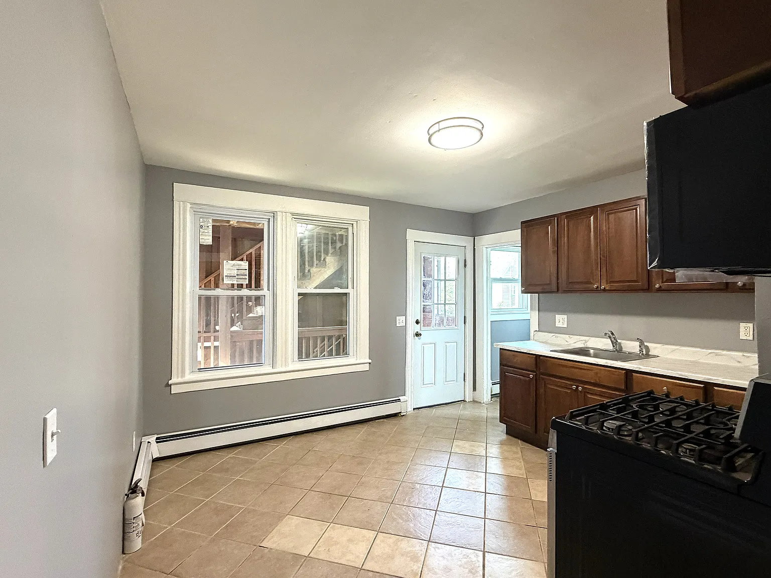 2 bed, 900 sqft, $2,350 — Photo 2