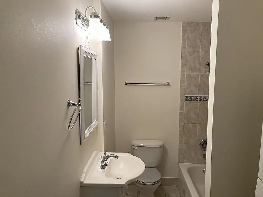 Studio, 405 sqft, $1,850 — Photo 4