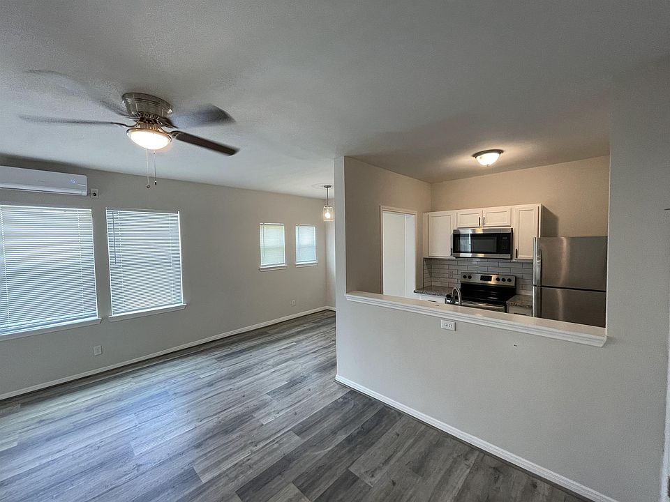 1st image of 4313 Harrisburg Blvd #4