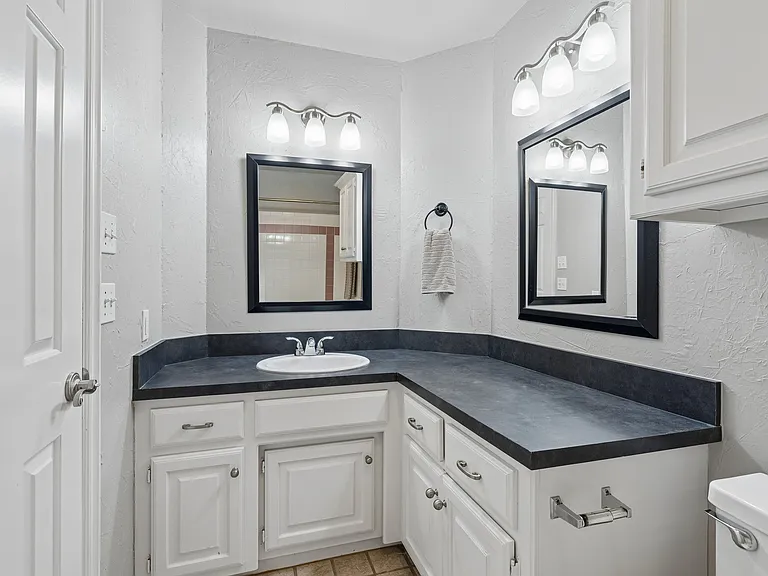 1809 Courtney Ln — Photo 33