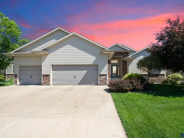 3724 E 52nd St, Sioux Falls, SD 57103