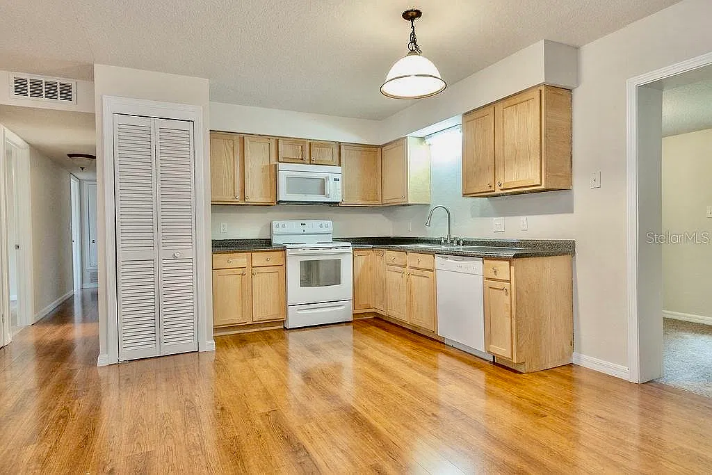 3 bed, 1540 sqft, $1,900 — Photo 2