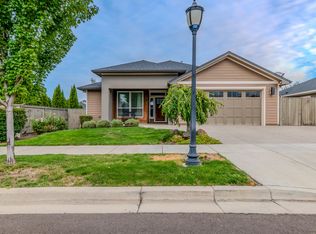 327 Kansas Dr, Medford, OR