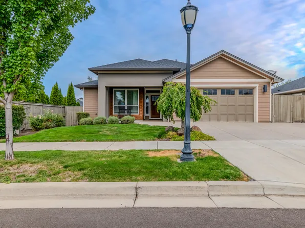 327 Kansas Dr, Medford, OR 97504