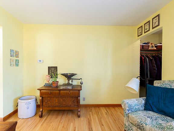4th image of 613 E Lake St