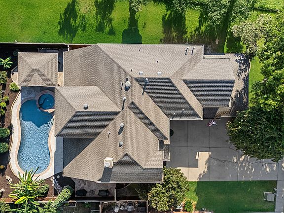 2nd image of 2501 Kentmere Ln