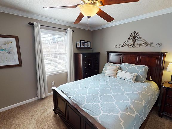5th image of 252 Crescent Dr SE #19