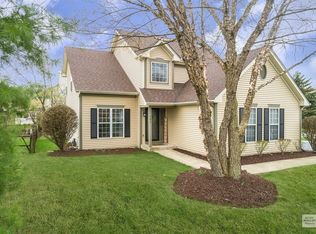 702 Wingfoot Dr, North Aurora, IL 60542