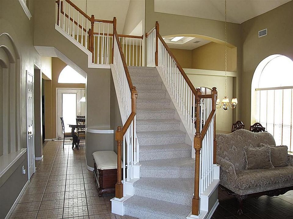 2nd image of 131 Perfidia Dr