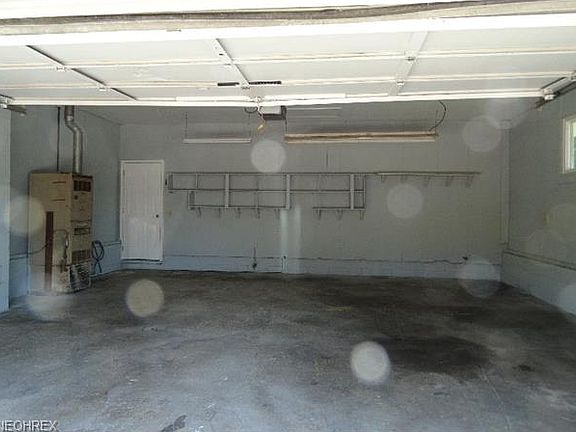 4th image of 611 W Beech St #307