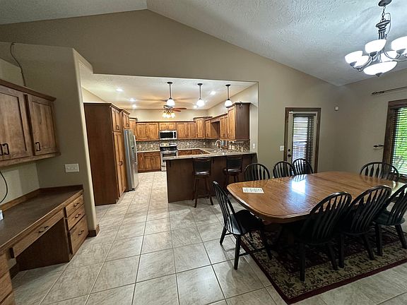5th image of 5126 E Ave