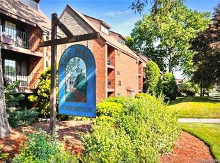 42 N Main St APT 73, West Hartford, CT 06107