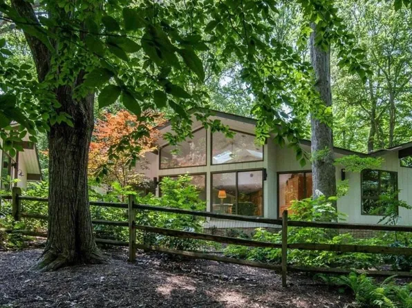 94 Interpromontory Rd, Great Falls, VA 22066