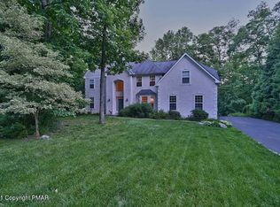 2205 Merlot Ln, East Stroudsburg, PA 18302