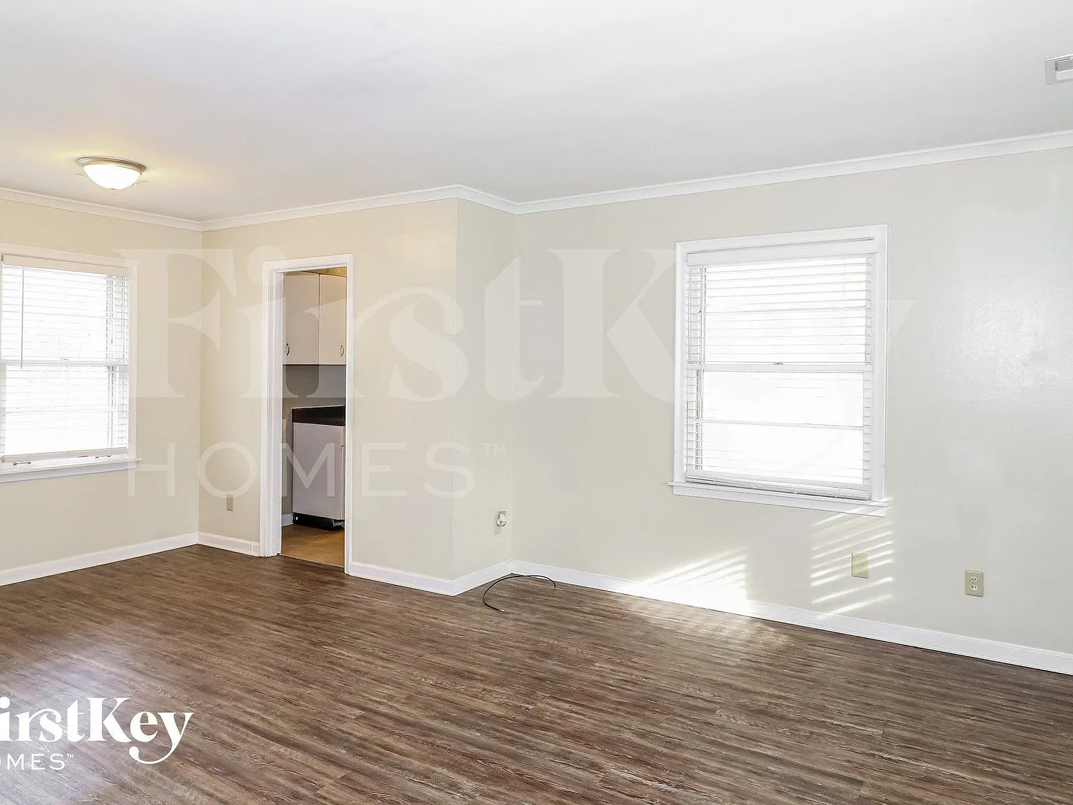 3 bed, 1.5 bath, 1060 sqft, $1,700 — Photo 3