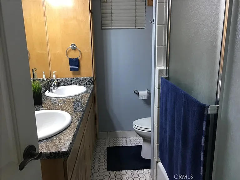 1320 Cedar St — Photo 4