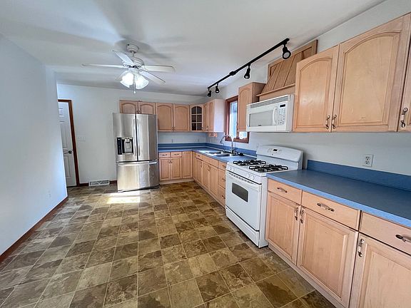 5th image of 11442 Laham Ln