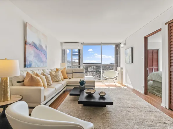 1320 Alexander St APT 901, Honolulu, HI 96826