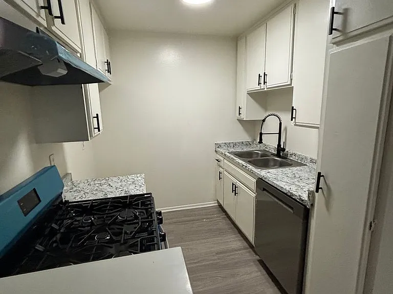 WOODCREST APARTMENTS — Photo 41