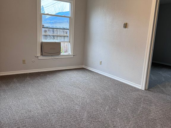 5th image of 978 N Broadway St