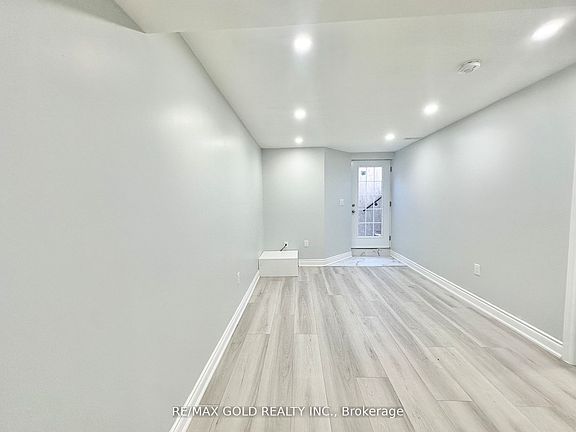 4th image of 555 Settlers Rd W #Basement
