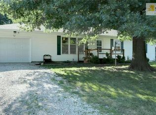 19865 Chestnut St, Spring Hill, KS 66083