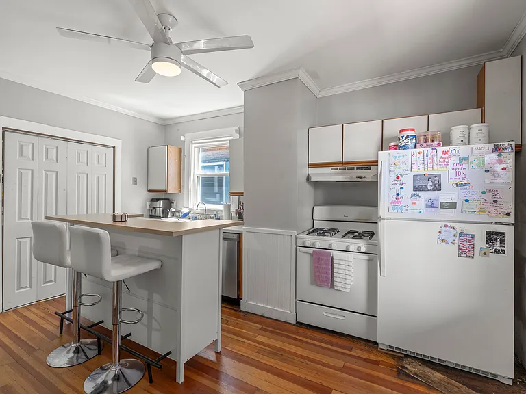 451 E 7th St #2 — Photo 10