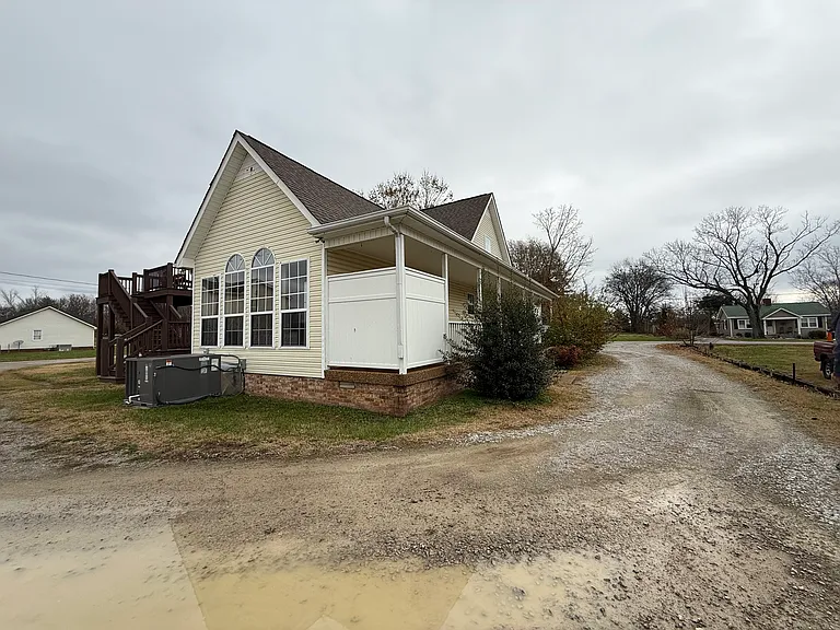305B Lawrence Ave — Photo 13