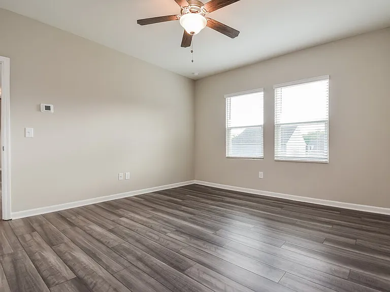 570 Knightsbridge Ln — Photo 9
