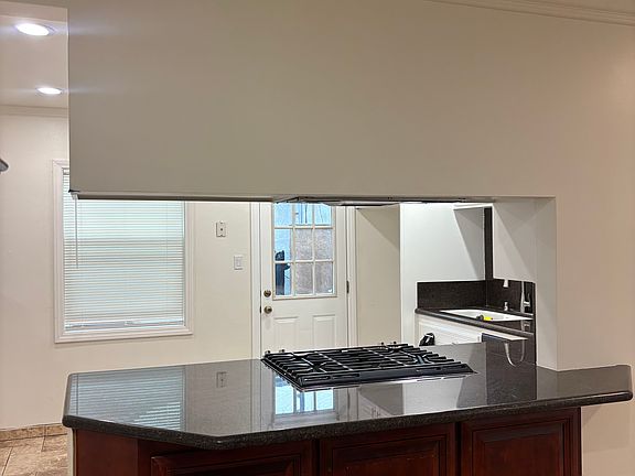 5th image of 10818 Maidstone Ave