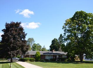 1851 Meadow Ridge Dr, Walled Lake, MI 48390