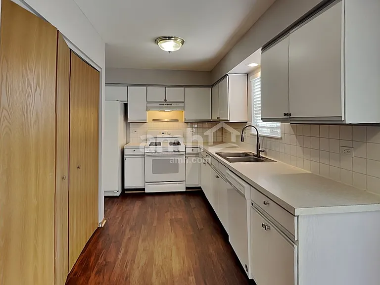 2415 Sisters Ct — Photo 3