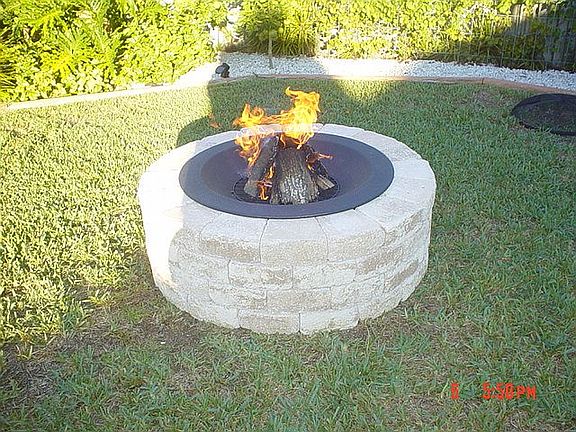 Outdoor fire pit