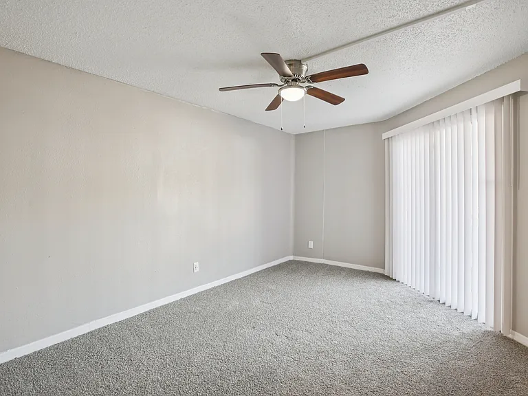 Meridian Luxury Condominiums — Photo 39