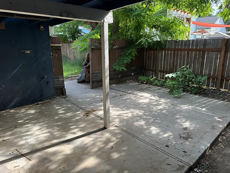 711 E Wallace Ave — Photo 7
