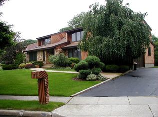 3 Tracy Ct, Northport, NY 11768