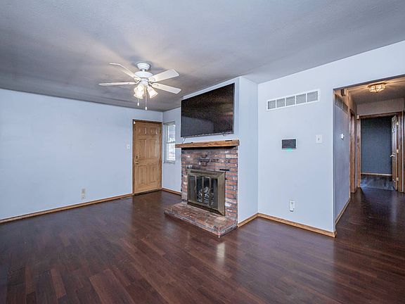 4th image of 2670 Delaware Dr