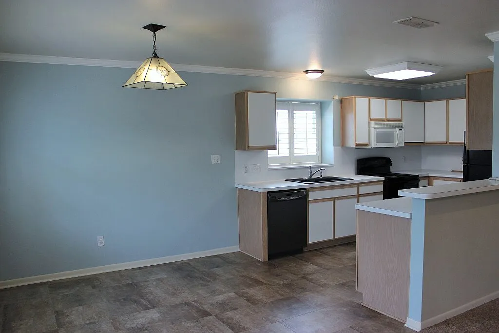 347 Stone Hill Dr - 4 — Photo 3