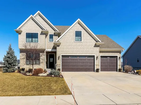 5868 Settlers Pointe Cir, Bettendorf, IA 52722
