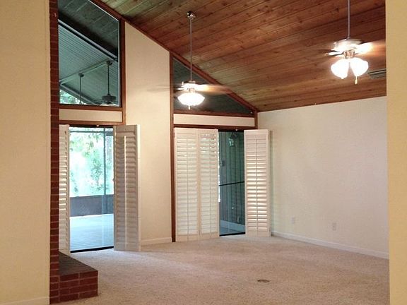 2nd image of 105 Fairway Cir