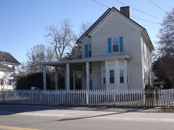 4 W Huggins St, Manning, SC 29102
